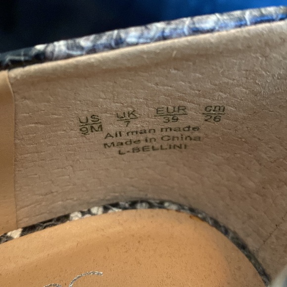 Franco Sarto Gray Snakeskin, Pointed Toe Pumps.9 M.Preowned,excellent condition. - Picture 6 of 7